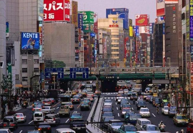日本政府将在2030年代中期禁销售燃油车